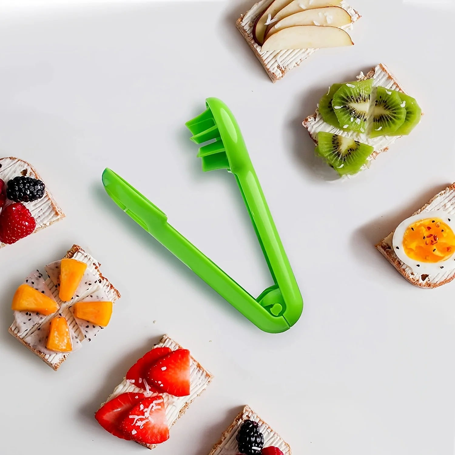 Multi-functional fruit slicer, suitable for tomatoes, grapes, strawberries and cherries.