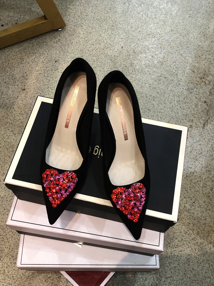 Diamond pointed high heels for women's new design sense, niche internet celebrity temperament, black slim heel shoes