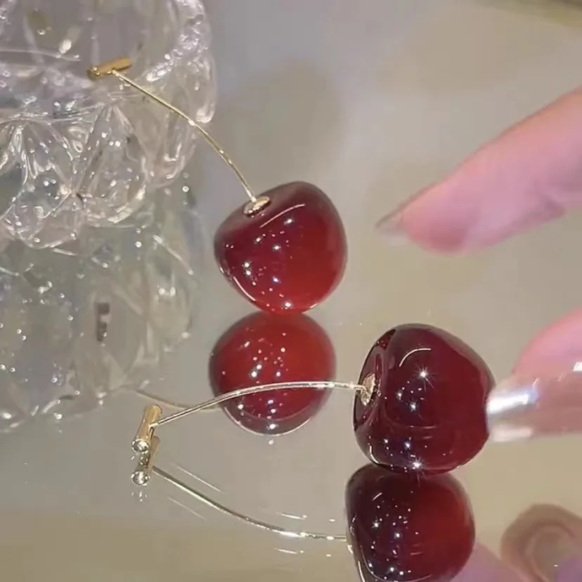 Rote Imiatiom Kirsche baumelnde Ohrringe für Frauen, trendige süße Acryl-Tropfenohrringe, süßer Obstschmuck, Hochzeits-Party-Zubehör – Detail 5