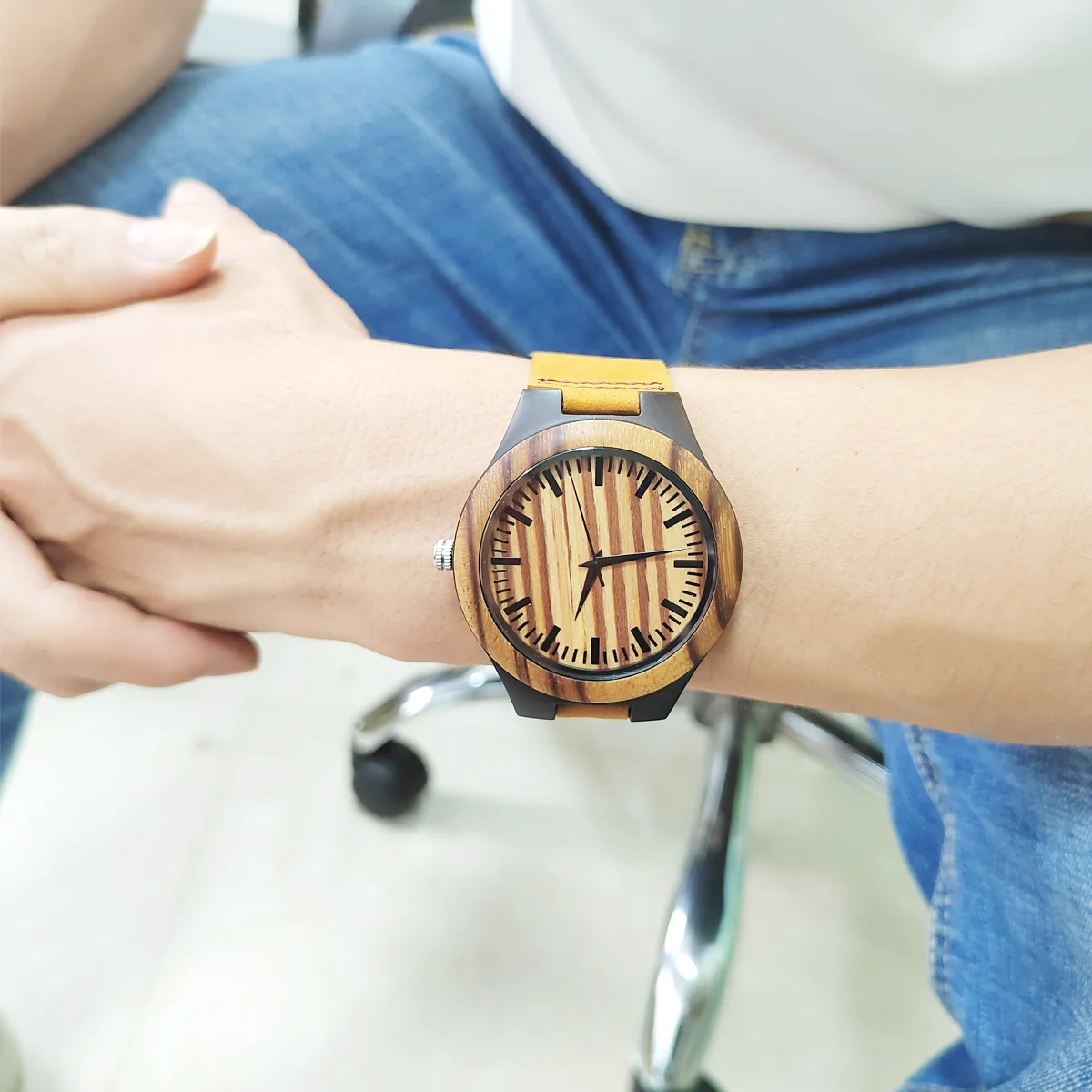 Wooden Wrist Watches for Men & Women Leather Strap Clock Quartz Wood Watches Personalized Men's Birthday Gift reloj hombre 2