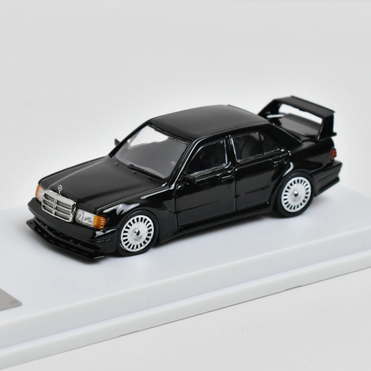 SEEKER 1:64 190E 2.5-16 Evolution Diecast Model Car 2
