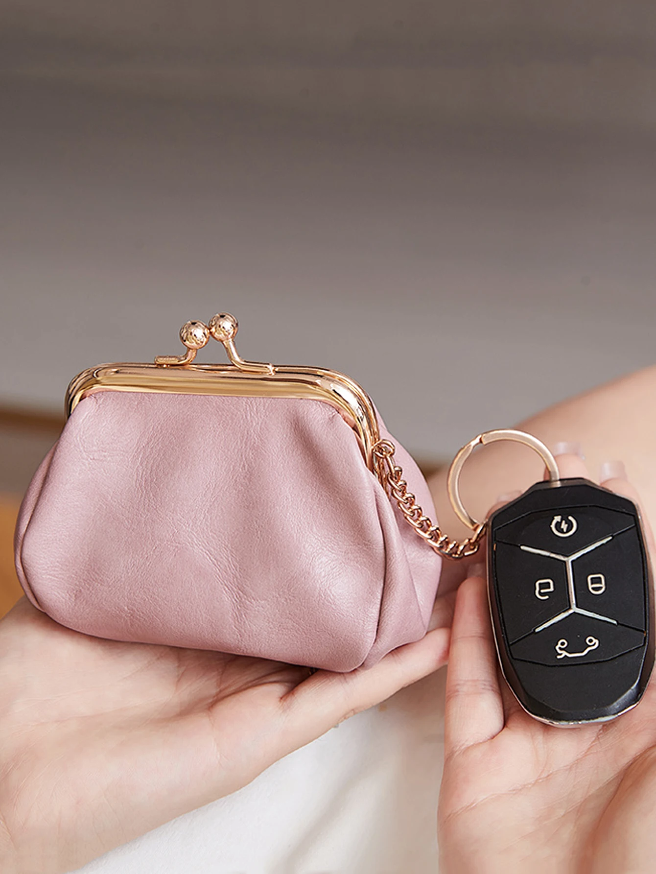 Retro mini compact and cute coin purse fashionable kiss lock small wallet women's solid color PU leather coin bag with keychain coin purse women wallet coin purse wallet women purse women coin purse
