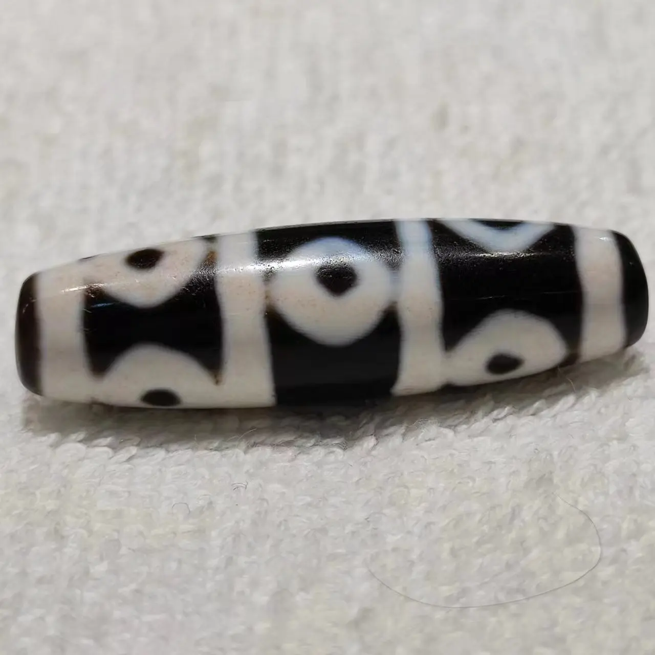

1pcs/lot natural eight-eye pattern old agate dzi Extreme black and white cinnabar Old material Rare handmade beads Weathering