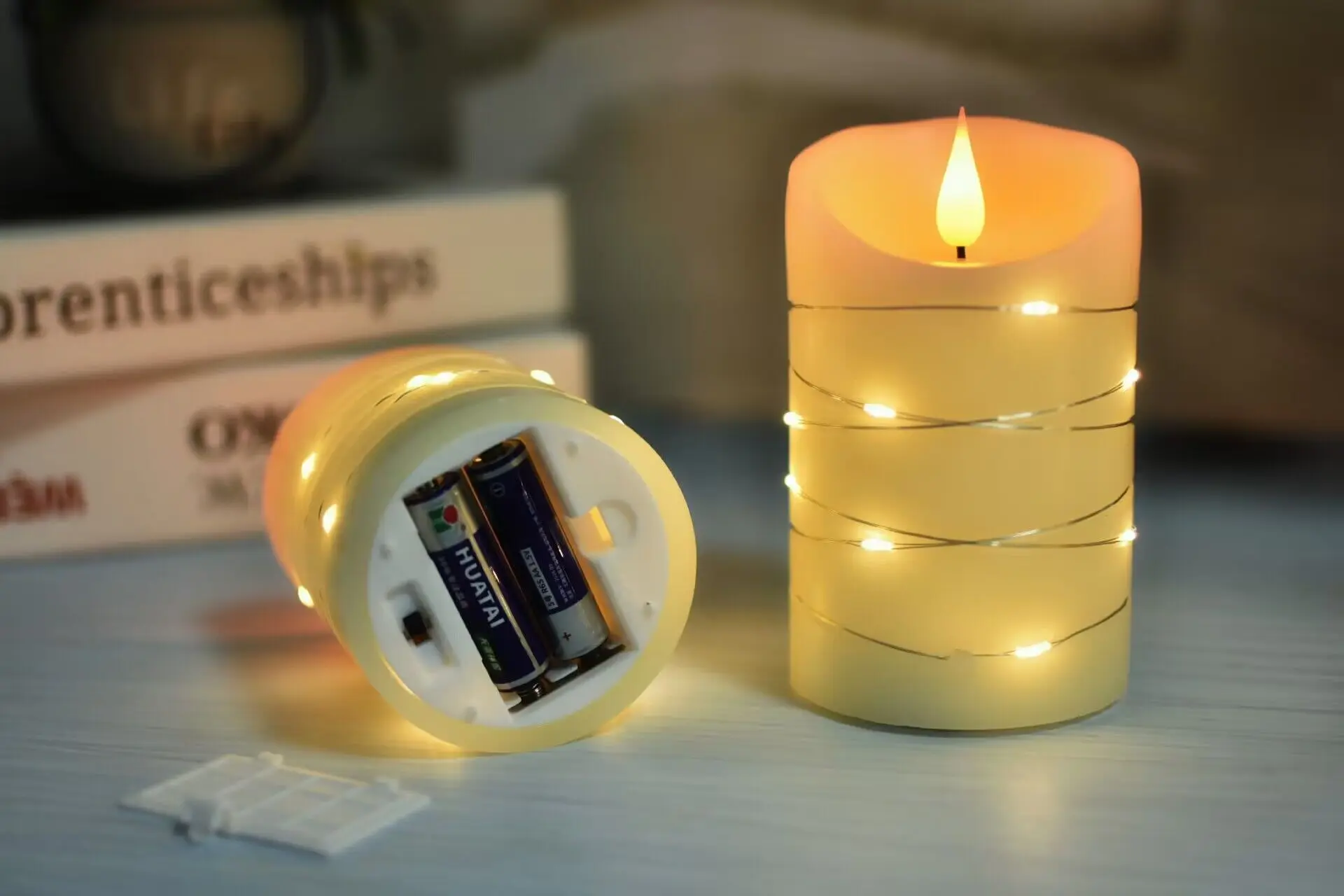 Candele senza fiamma avorio con finiture in oro | Fiamma LED tremolante. batteria elettrica, telecomando e timer | Set di candele di cera reale, 3 (10,2 cm 12,7 cm 15,2 cm) Perfetto come idea regalo