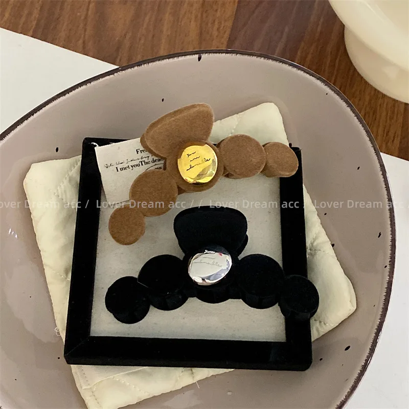 

Корейский Новый геометрический золотистый логотип с надписью флокирующий зажим в виде акулы заколки ретро модный головной убор с когтями для волос для женщин