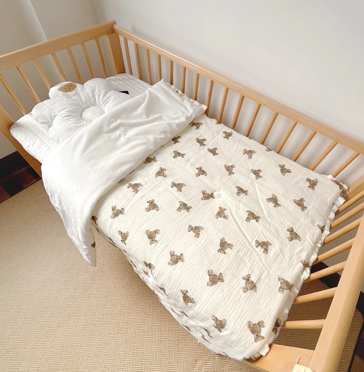 Yuan Frost baby bear quilt six layers of crepe seersucker thick spring and autumn and winter quilts air conditioned by four seas
