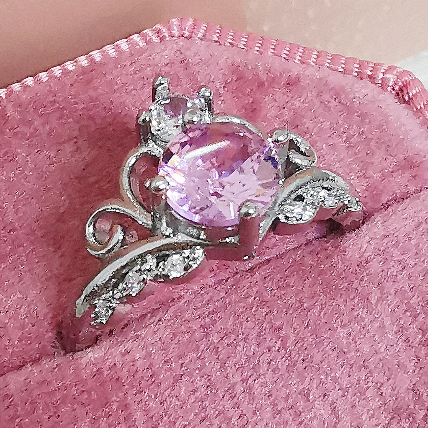 2024 New Arrival Trendy Designer Pink Crown Fashion Ring for Women Party Valentine's Day Gift Jewelry R8178