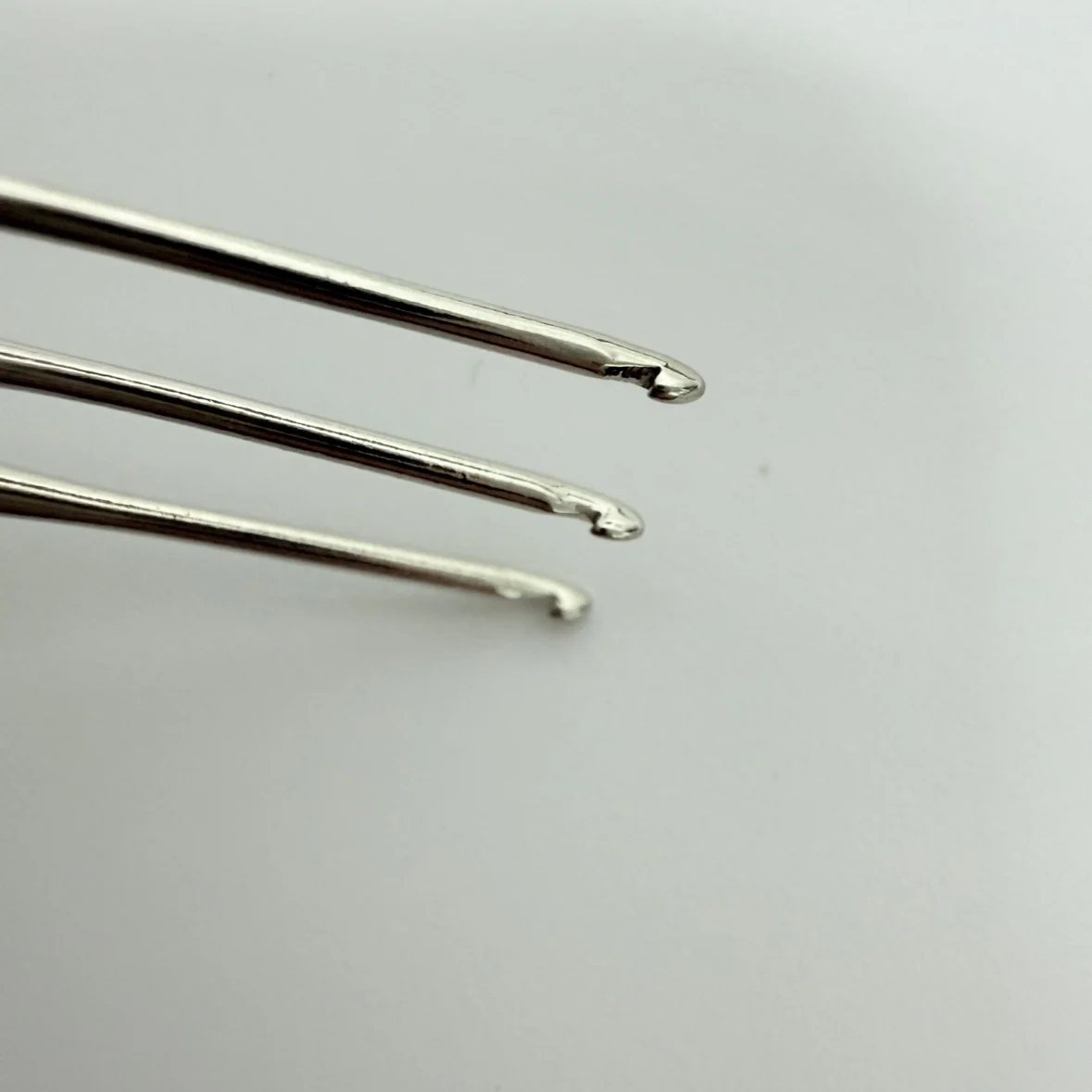 0.5mm/0.75mm 대나무 크로 셰 뜨개질 뜨개질 바늘 후크 Dreadlock 크로 셰 뜨개질 후크 크로 셰 뜨개질 바늘 머리 Dreadlocks 도구 브레이드 공예