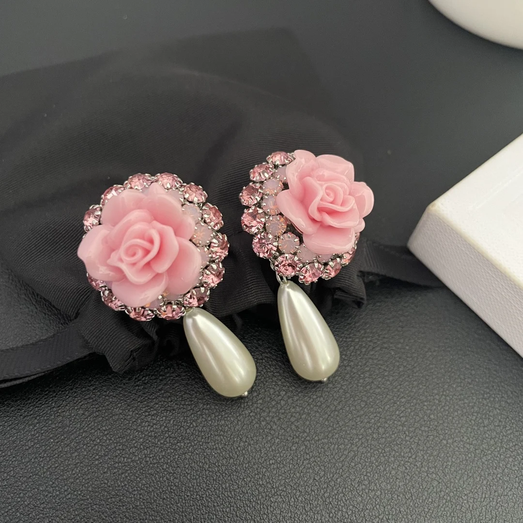 

Beautiful temperament pink flowers pearl clip earrings