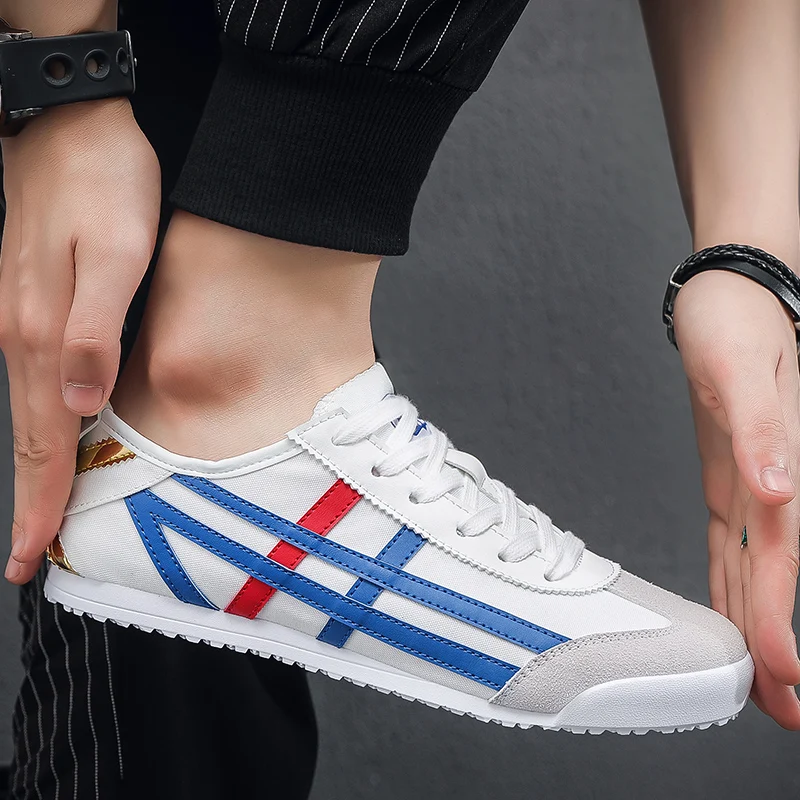 Men's Classic Running Shoes Lace up Flat Bottom Sports Shoes Soft Sole Walking Shoes Breathable Canvas Shoes Forrest Gump Shoes