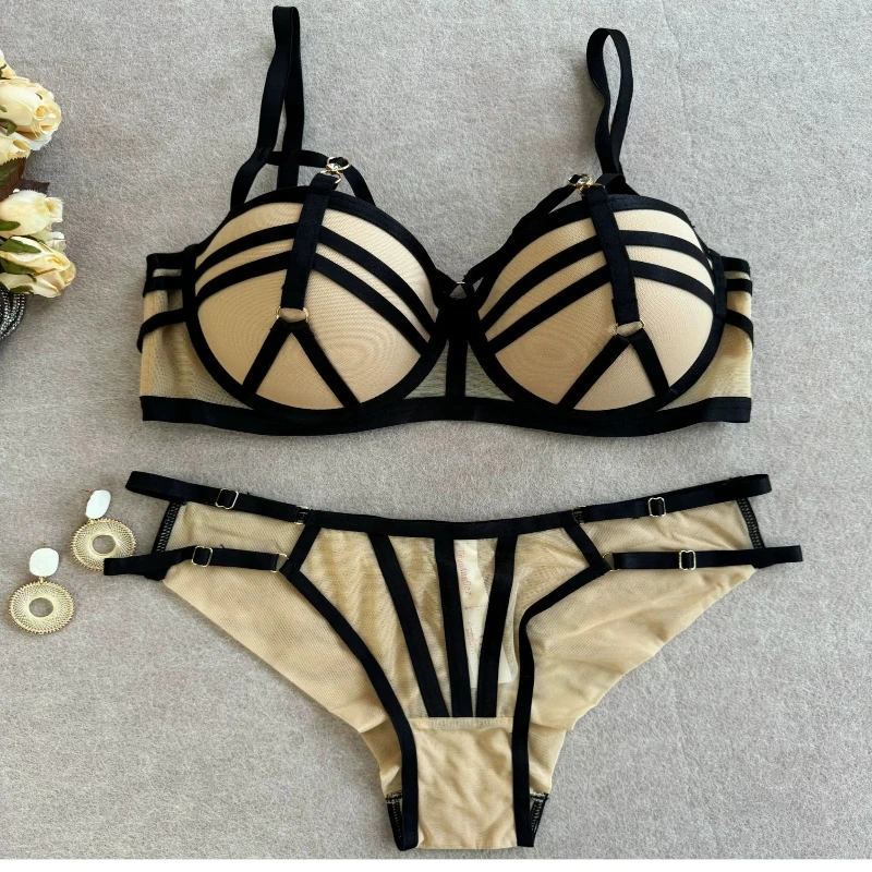 Ensemble de lingerie féminine de style européen, soutien-gorge push-up à armatures souples, avec bretelles, qui esthétise les côtés, confortable pour un usage quotidien