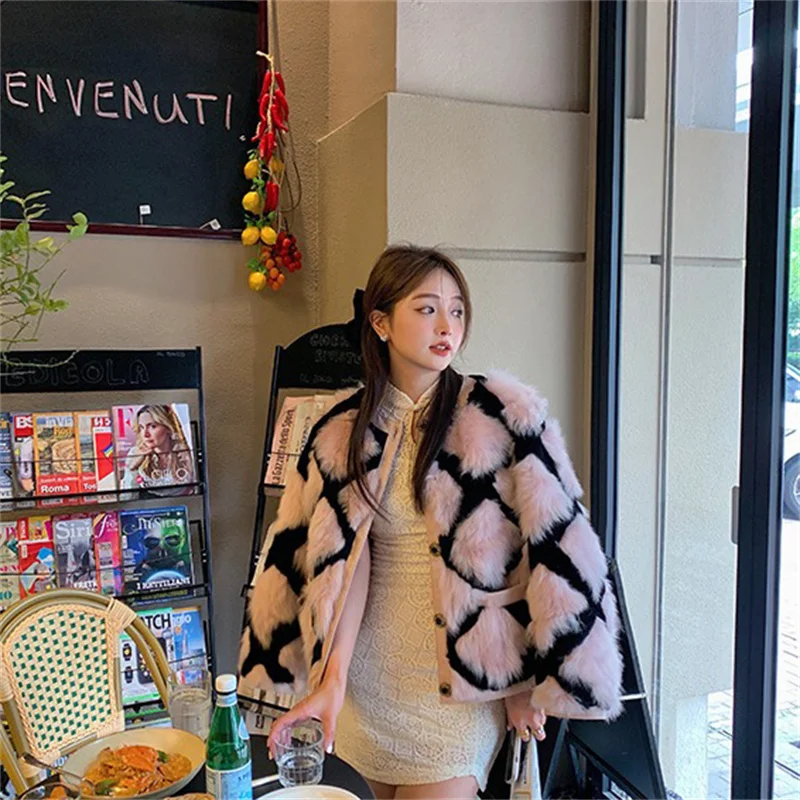 Women's Luxury Winter Thermal Fur Coat High Quality Wool Fur Coat Fashion Chequered Design Outdoor Winterproof Fur Coat