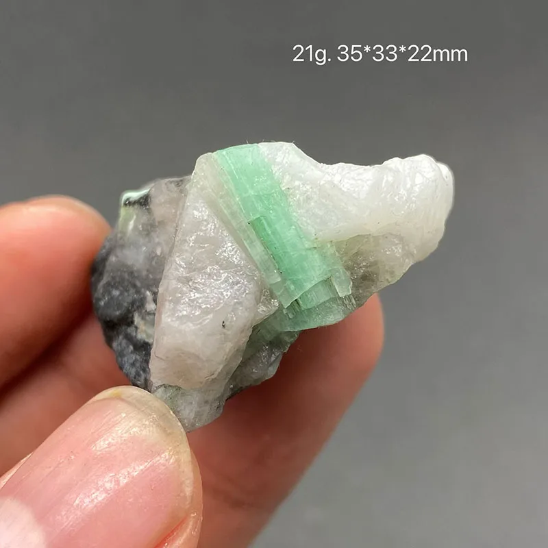 100%  Natural Emerald Mineral Specimens Stones and Crystals Healing Crystal