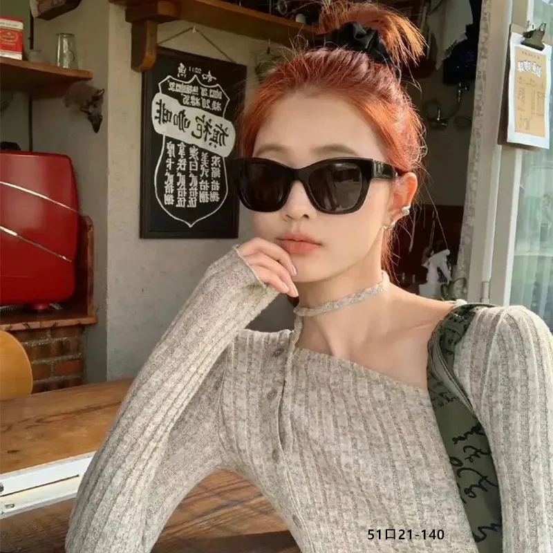 2023 패션 브랜드 하이 버전 온라인 인기 인기 스타일 추천: 여성 날카로운 도구와 트렌디 안경, 손으로 착용 