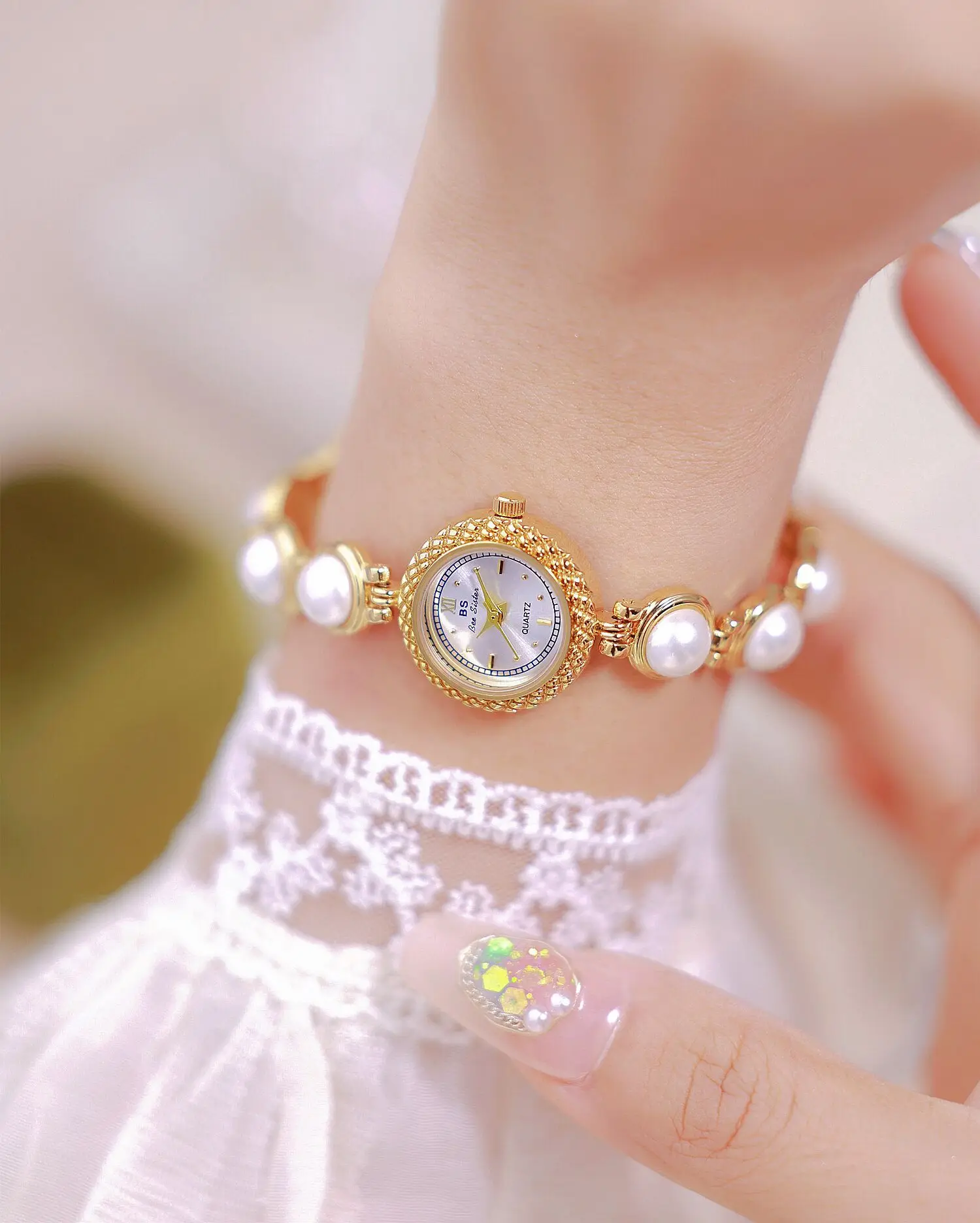 Reloj de pulsera para mujer estilo medieval con perlas_voghion.com