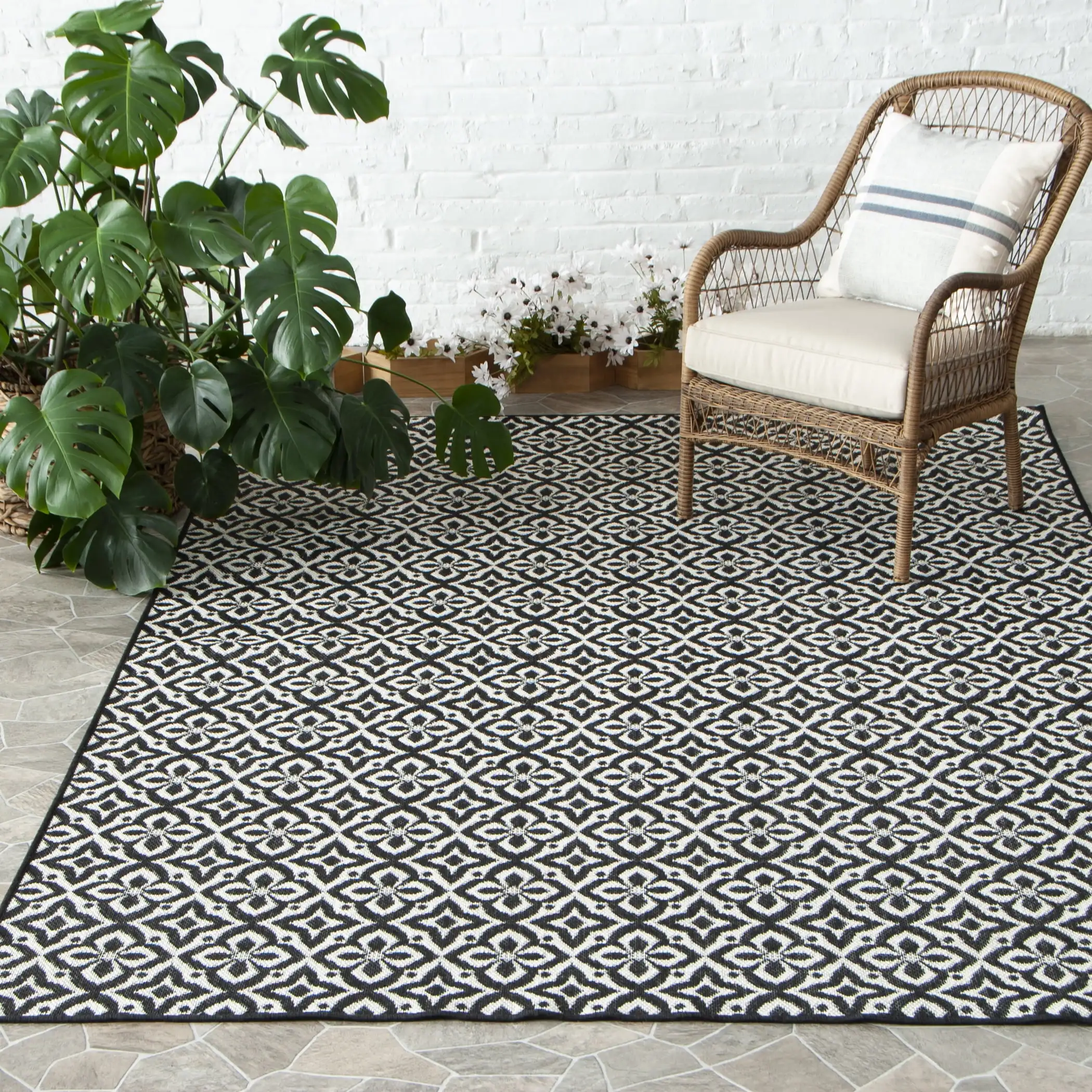 

Mainstays 6' 6" x 9' 6" Black Medallion Outdoor Area Rug