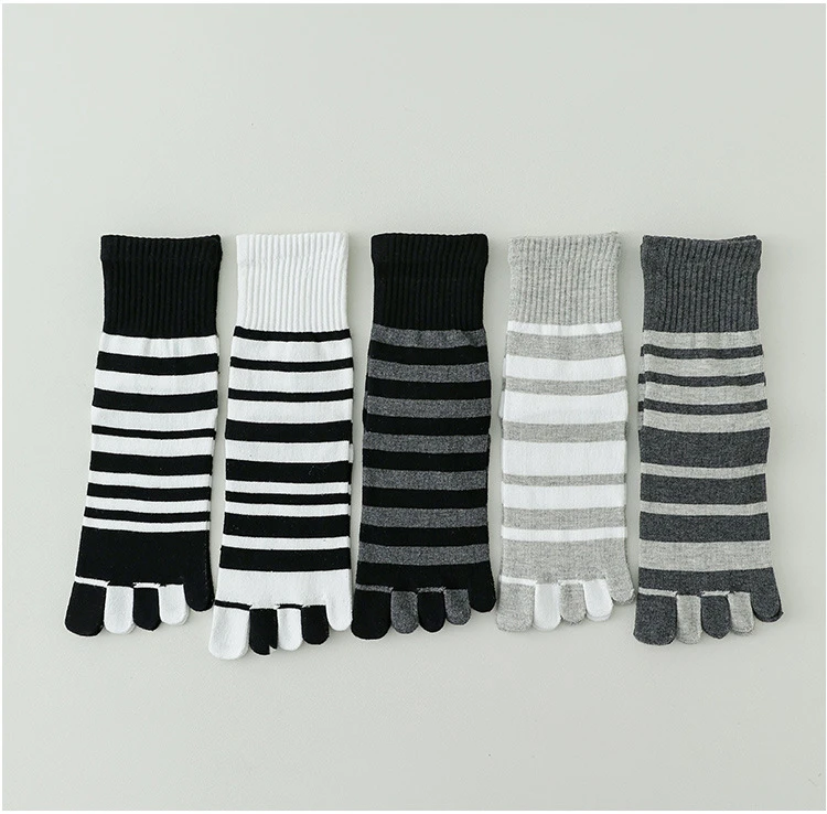 1 Paar Herren-5-Finger-Socken aus Baumwolle, klassisch, schwarz, weiß gestreift, Zebra-Zehen-Sportsocken, geruchshemmend, schweißableitend, fünf Zehenpartie, geteilte Zehenpartie – Detail 2