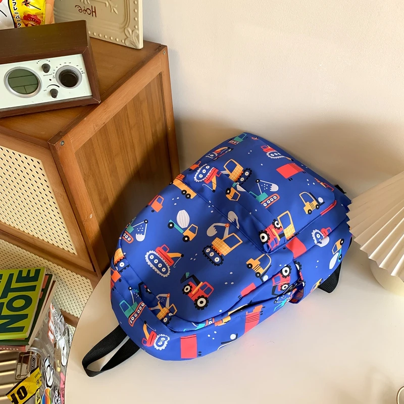 Рисунок 6 - Школьные ранцы для девочек и мальчиков