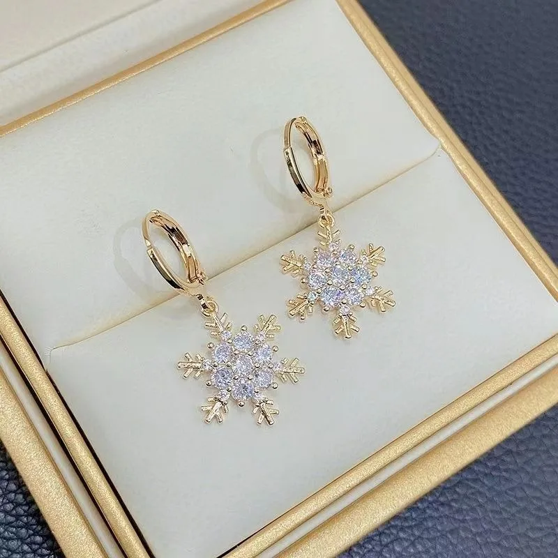 

Europe and America 2023 Fashion New High Grade Zircon Snowflake Earrings Wholesale Women and Jewelry Banquet Party Couple Gifts