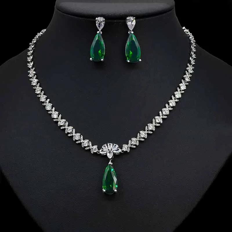 

Комплект из колье и серёг, с фианитами