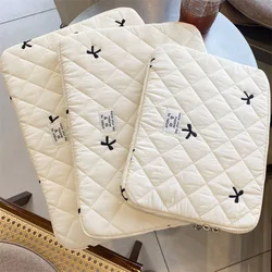 Chic Bow Graphic Laptop and Tablet Sleeve - Stylish Protective Soft Case for 15-15.6 inch (WHITE)