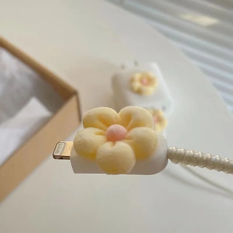 Cream Flowers Soft Silicone Charger Case For Apple 18W 20W Charger Protector Cable Winder For Iphone 11 Cable Protectiv Rope