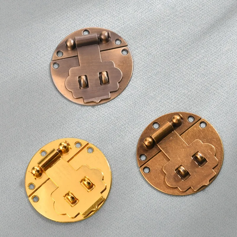Round panel buckle Antique small buckle Zinc alloy lock padlock Iron leather box gift box wooden packing 1pcs