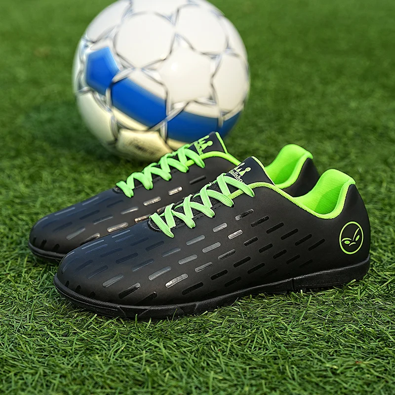 

2024 Men's Soccer Shoes Large Size Ultralight Football Boots Boys Sneakers Non-Slip AG/TF Soccer Cleats Ankle Boots Unisex