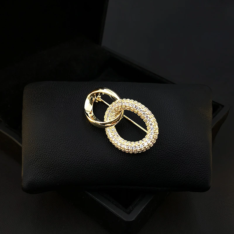 Eternal Love Double Ring Brooch Women's Luxury Cardigan Pins Fixed Clothes Anti-Exposure Accessories Neckline Jewelry Gifts 3869