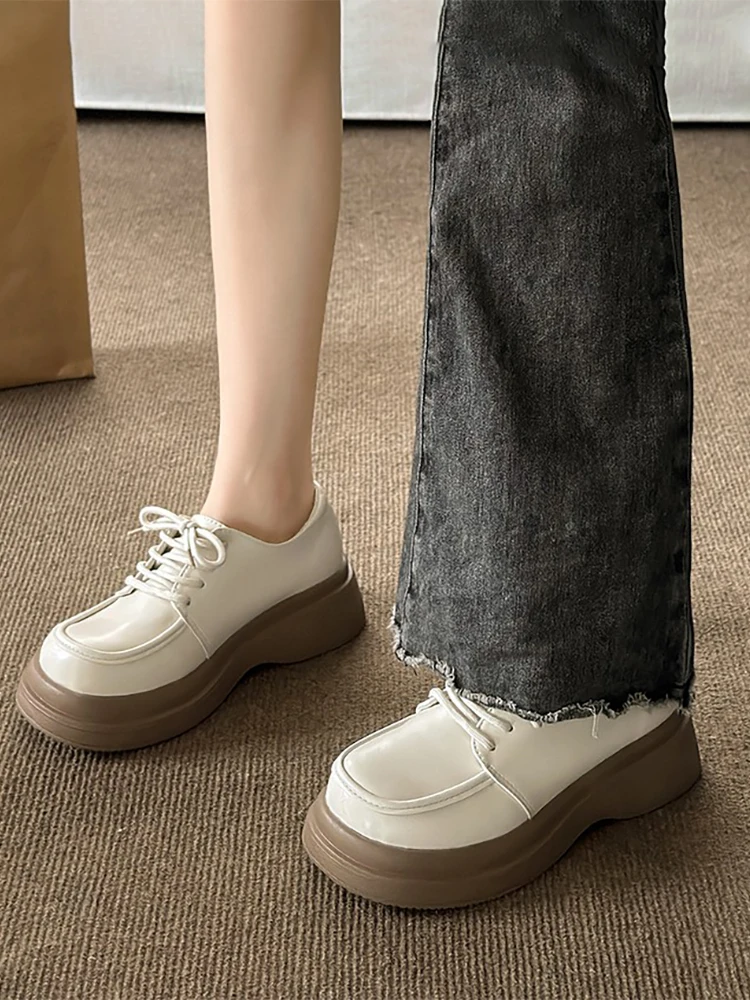 

Женские туфли в британском стиле, модель 2023 года, оксфорды, Осенняя обувь с круглым носком и закрытым носком, женская обувь на платформе, повседневные кроссовки, новинка