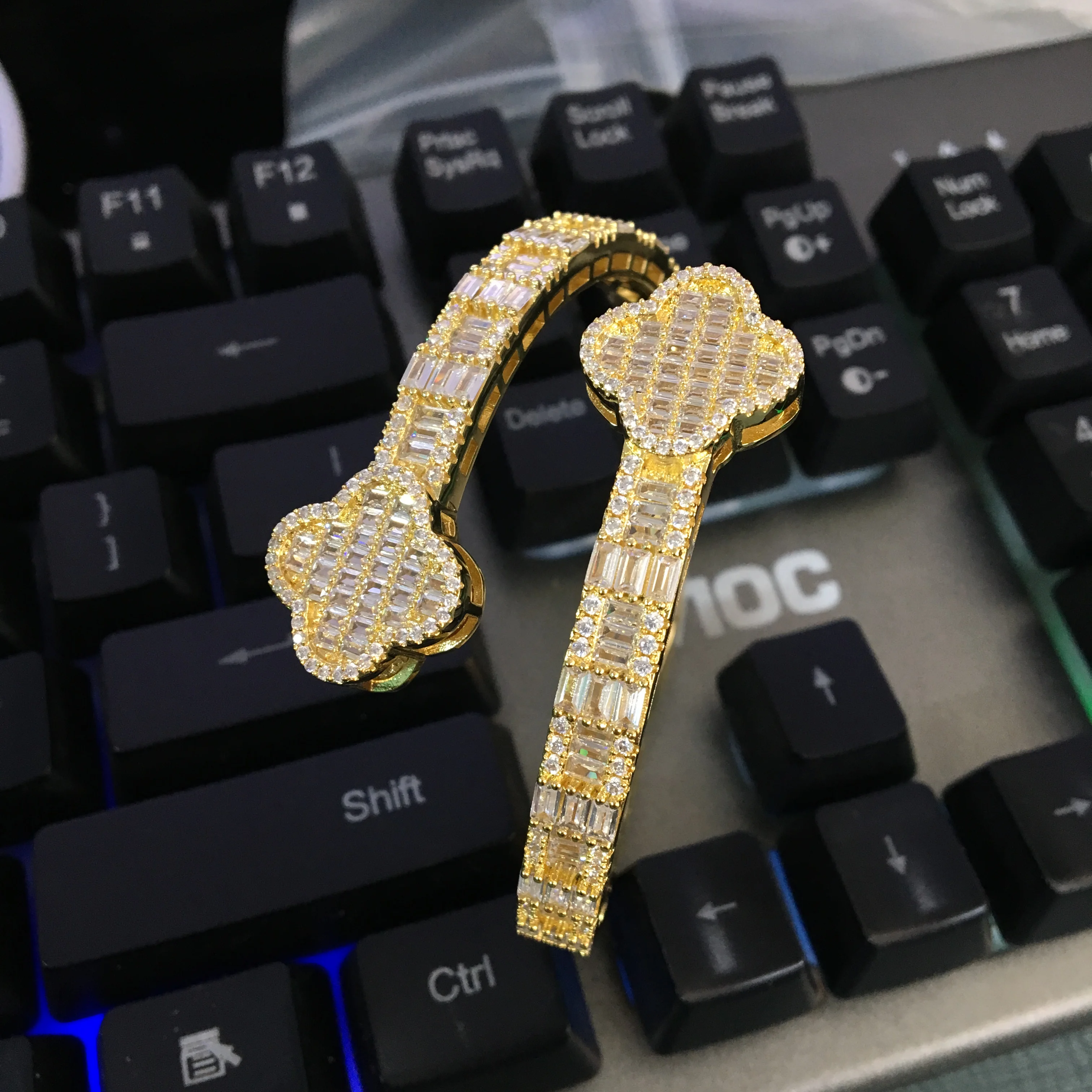 TBTK Four Leaf Clover Baguettecz Cuff Bangle Micro Paved Cubic Zirconia Luxury Wrist Rapper Hiphop Jewelry Punk Bangle