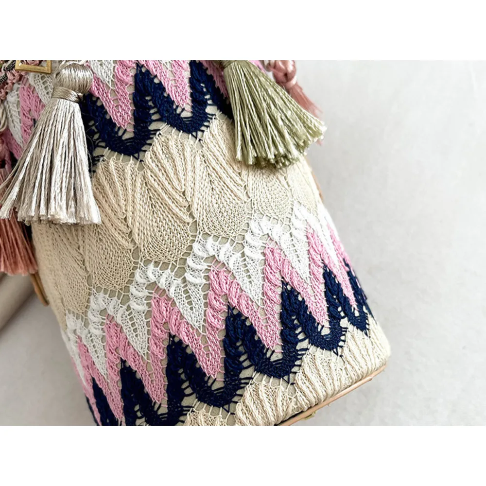 Kleine, zylindrische Handtasche im ethnischen Stil für Damen im neuen Trend 2024, Umhängetasche mit Quaste, personalisierte Tasche_voghion.com