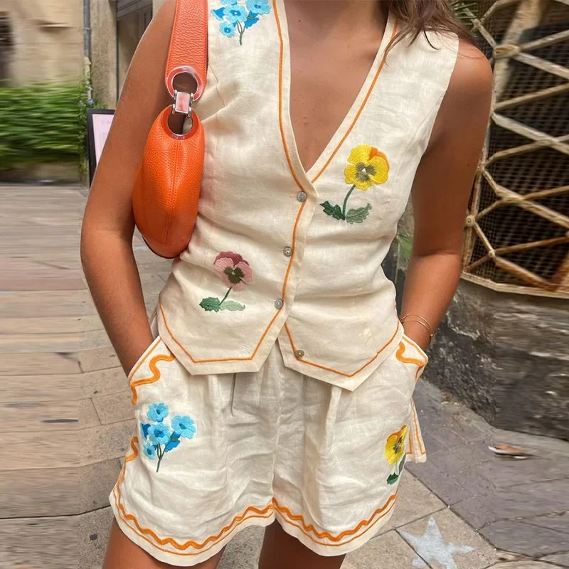 2024 New Summer Floral Embroidered Shorts Set Sleeveless V-neck Vest High Waist Loose Shorts Ladies Floral 2-piece Street Wear