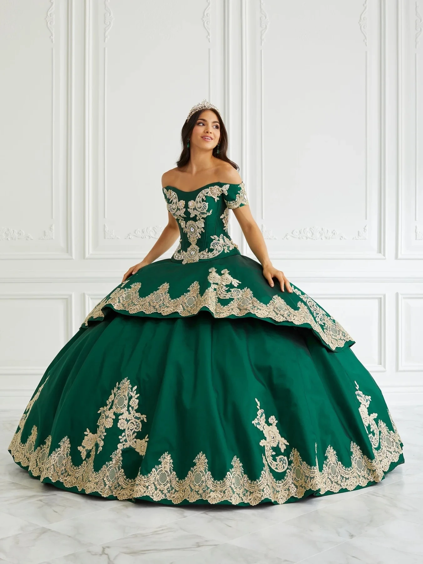 Рисунок 2 - Зеленое бальное платье Charro Quinceanera