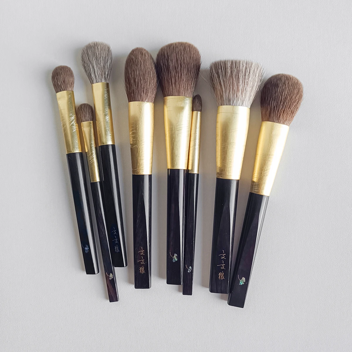 Shoushoulang Professional Handmade Make Up Brushes 1PC Red Squirrel Goat Hair Mother-of-Pearl Ebony Handle Makeup Brushes 3