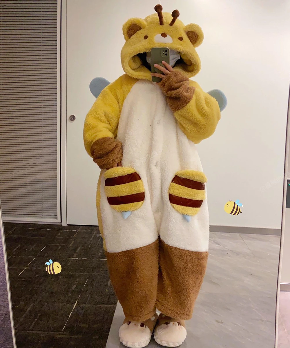 Women Robes Cartoon Bee Animal Nightgowns Honeybee Cosplay Winter Warm Thicken Flannel Sleepwear Hooded Homewear Cute Loungewear
