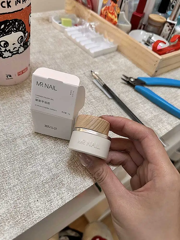 MR 네일 엔그레이브드 글루 네일 폴리쉬 새틴 샤인 쉐이핑 3D 몰드 퍼티 젤 투명 릴리프 디자인 (네일 살롱용)