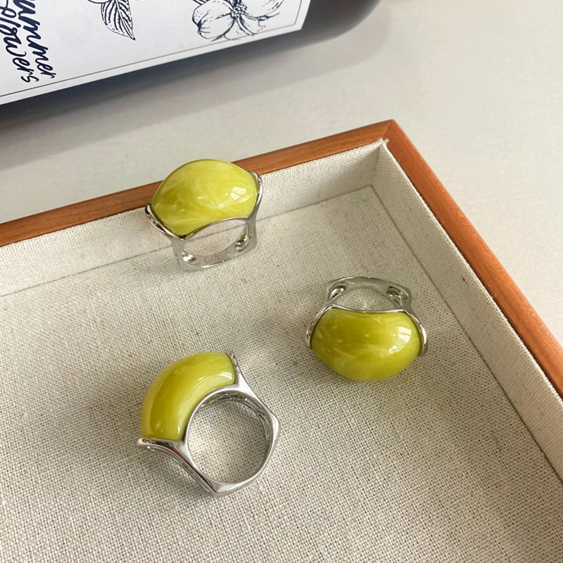

Vintage Green Ring Niche Design Premium Sense Simplicity Hollow Temperament Finger Ring Jewelry for Women Fashion Accessories