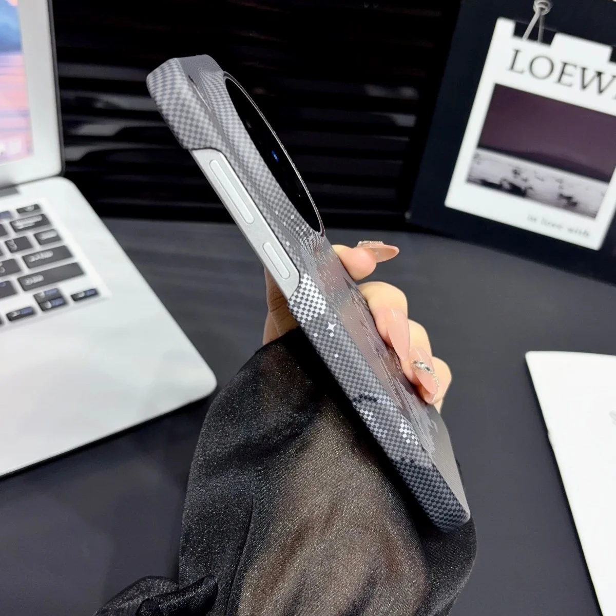 Magnetic Kevlar Carbon Fiber Pattern Frameless Phone Case with MagSafe Compatibility