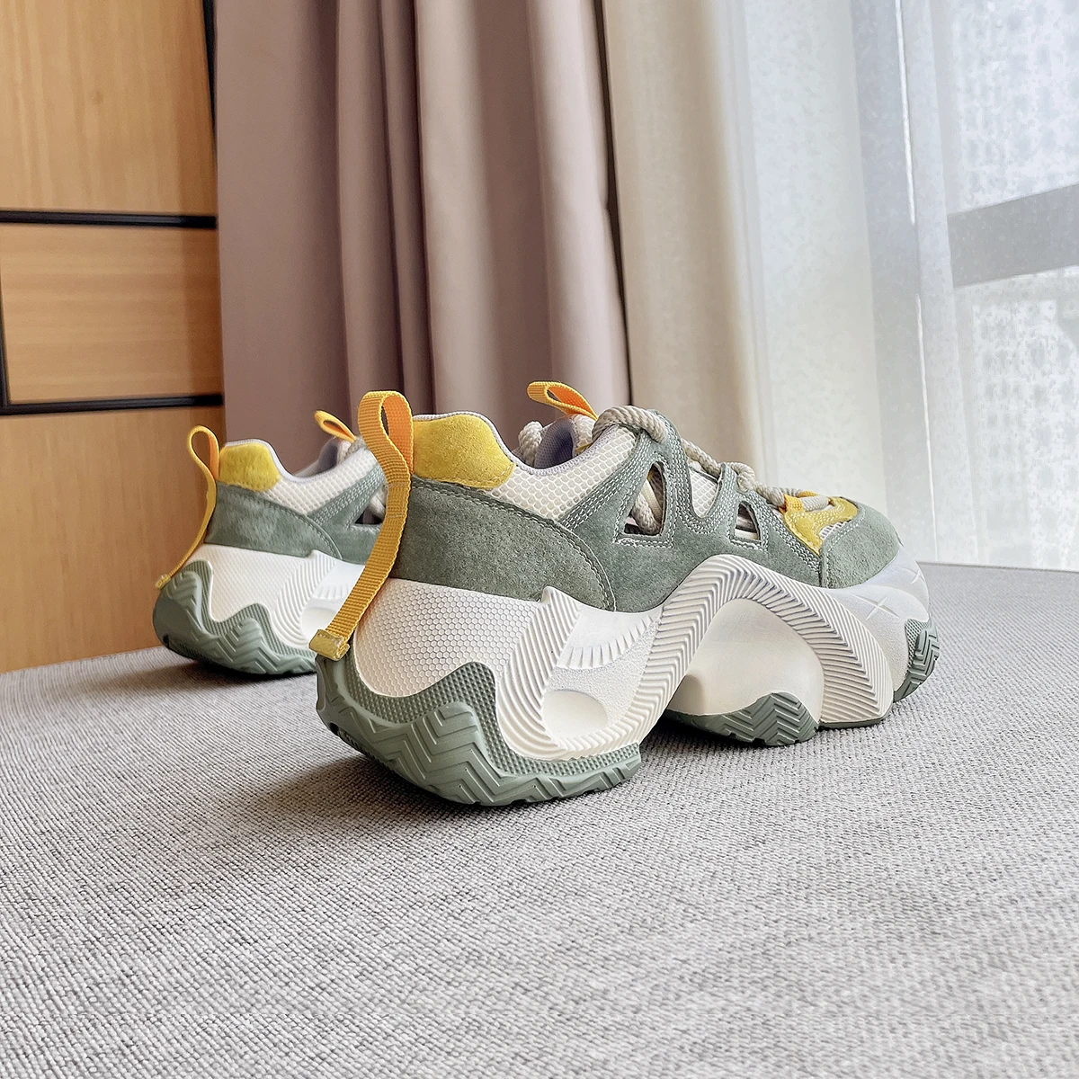 여름 통기성 캐주얼 스포츠 신발 여성의 두꺼운 바닥 증가 높이 얇은 스타일 20..