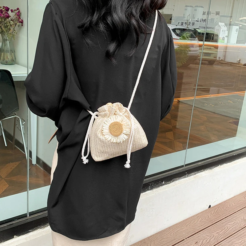 Cute Rattan Woven Women Straw Bag Handbag Knit Flower Beach Shoulder Messenger Bags Creative Girls Bucket Purse