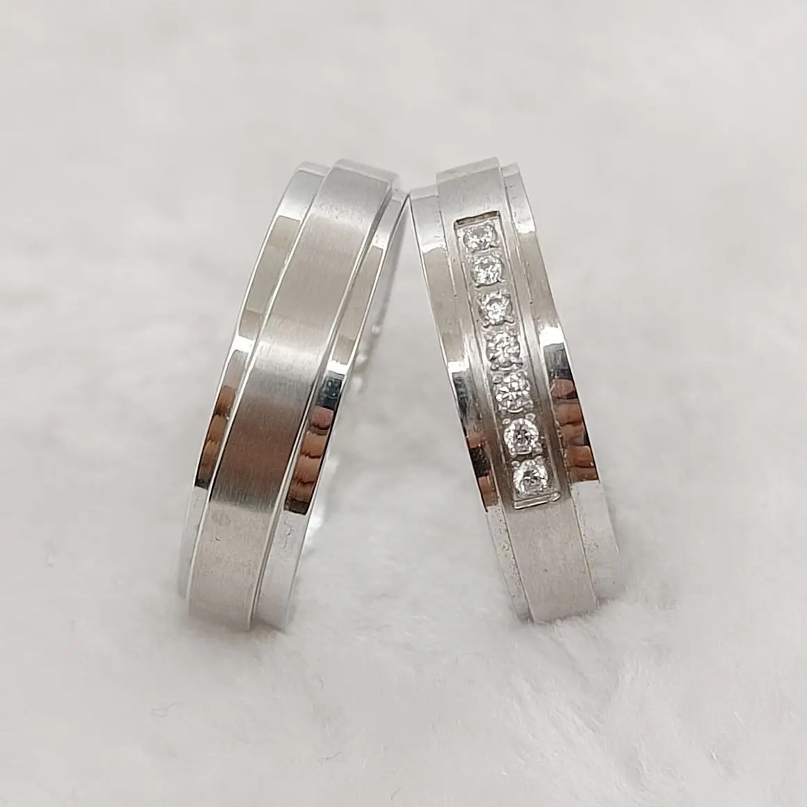 

High Quality Unique Designer Wedding Rings Couple Sets for men and women Western stainless steel jewelry finger ring no fade