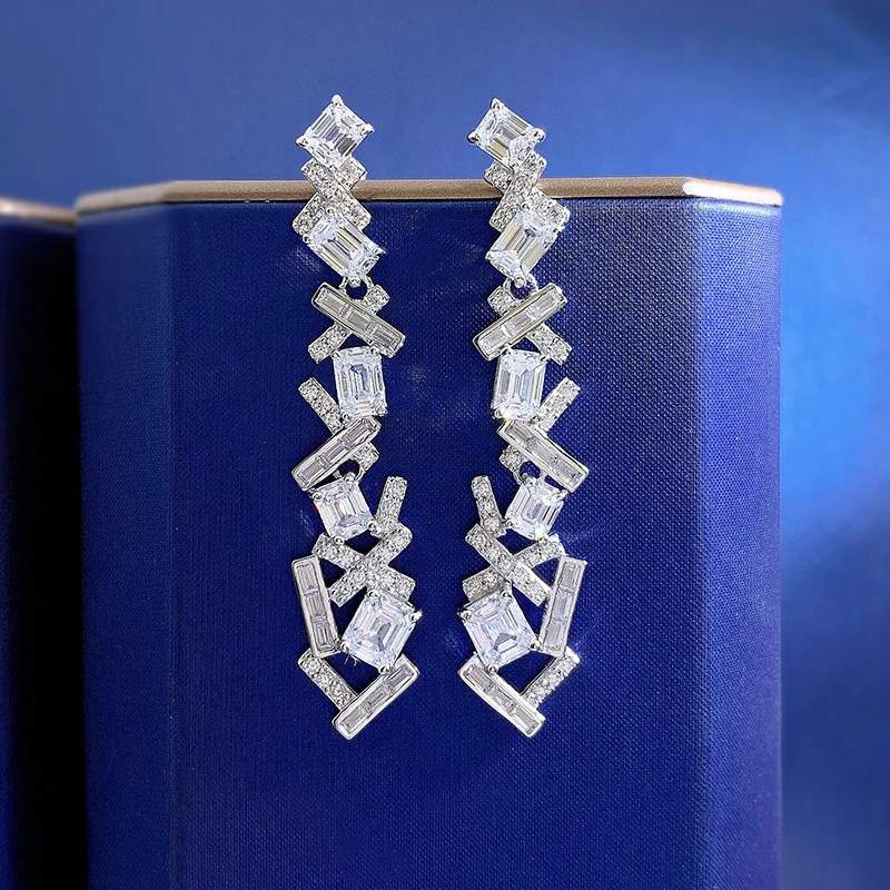 

2023 New Fashion 5A Simulation Emerald Cut Versatile Earrings Irregular 925 Silver Plating