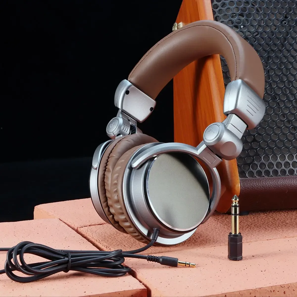 Folding instruments, electronic keyboards, pianos, DJs, stage sound cards, monitoring headphones