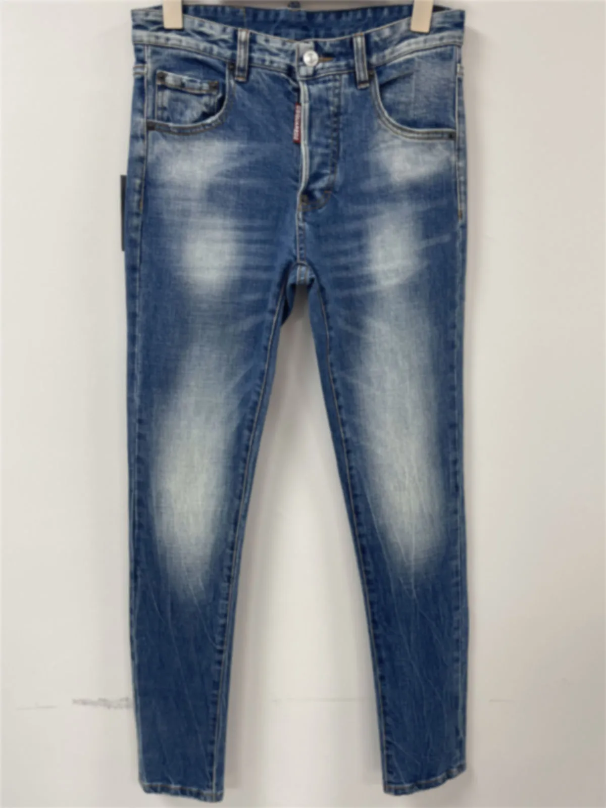 

2024 Spring/Summer New D2 Jeans, Men's Washed and Worn Hole Patches, Paint, Three Dimensional Cutting, Small Feet Blue