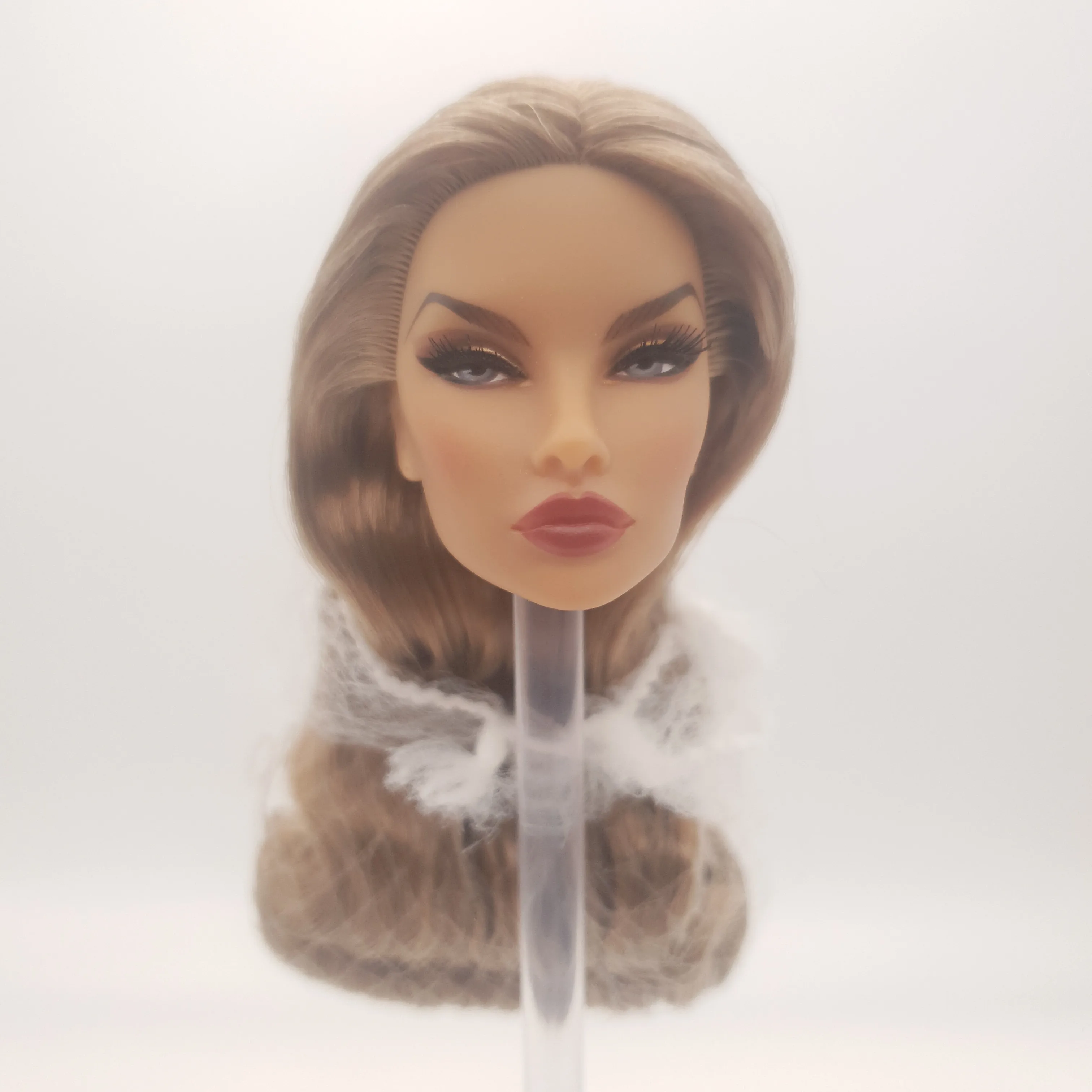 

Fashion Royalty Bombshell Beach Natalia Fatale 2.0 Sunkissed Skin FR Doll Head