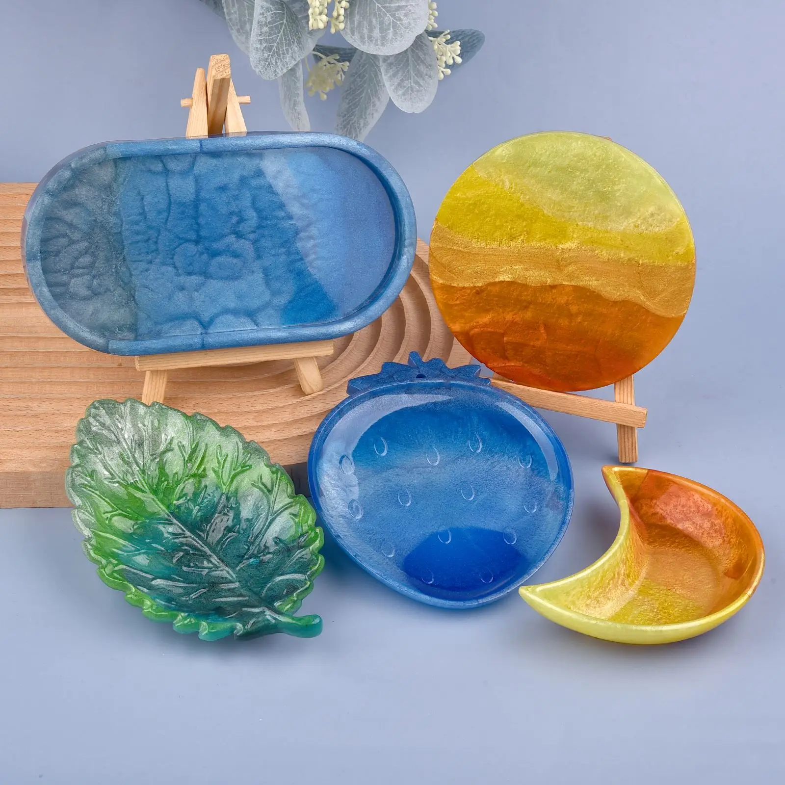 Resin trinket bowl: holographic, silver and vibrant color design using mica  powders in resin 