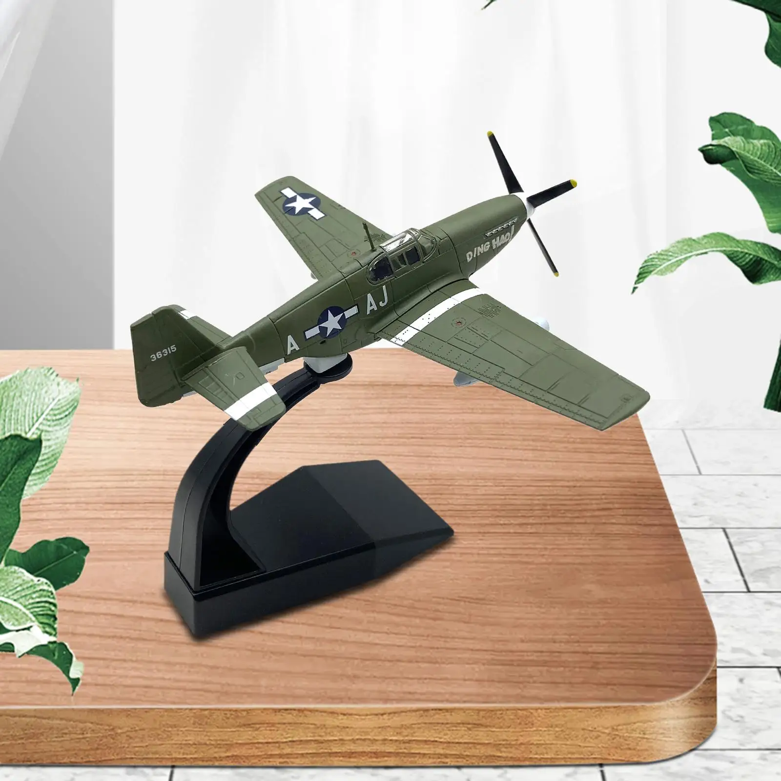 

Модель литая истребителя в подарок с подставкой для фотографий, 1:72 P51B