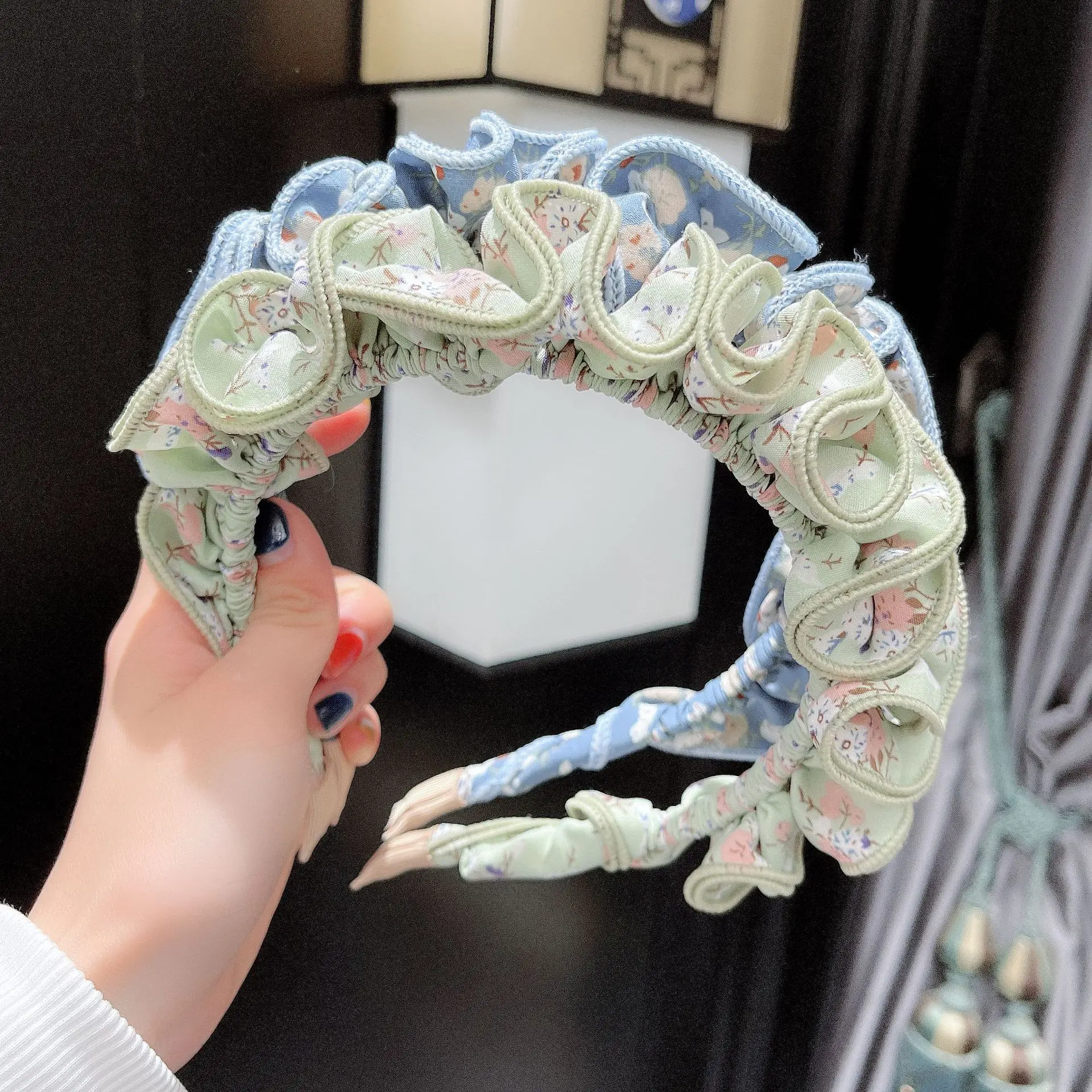 European and American New Hair Accessories Floral Large Intestine Pleated Trendy Headband Large Lace out Personality Hairband korea small square scarf satin crinkle pleated scarf skinny hair tie band neckerchief neck tie hand bag scarves ribbon decor