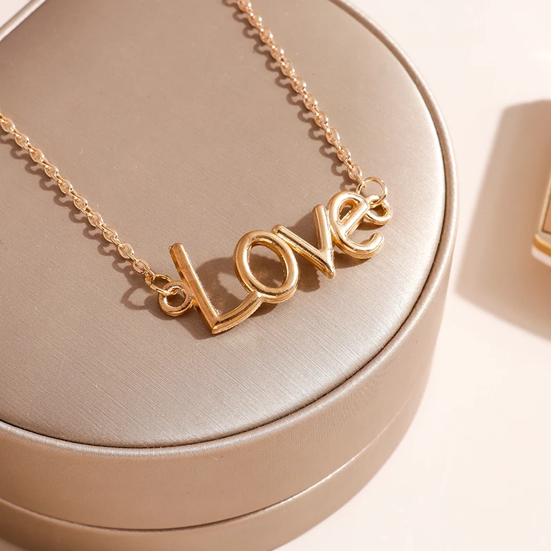 Aihua Goldfarbene Mädchen-Liebesbriefe-Halsketten und Anhänger für Damen, modische Schlüsselbeinkette, prägnante OL-Halsketten, Geburtstagsgeschenke